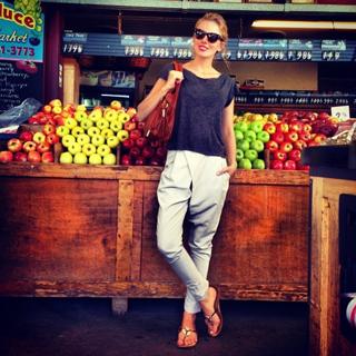 Bar Paly feet photo thumbnail