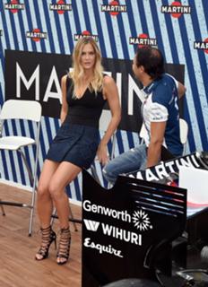 Bar Refaeli feet photo thumbnail