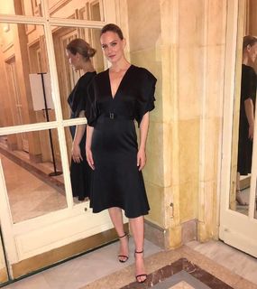 Bar Refaeli feet photo thumbnail
