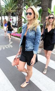 Bar Refaeli feet photo thumbnail