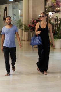 Bar Refaeli feet photo thumbnail
