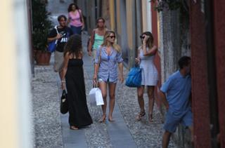 Bar Refaeli feet photo thumbnail