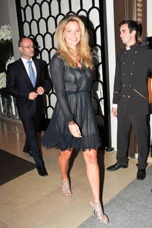 Bar Refaeli feet photo thumbnail