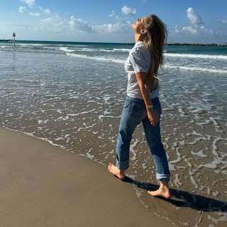 Bar Refaeli feet photo thumbnail