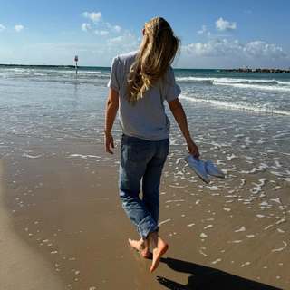 Bar Refaeli feet photo thumbnail