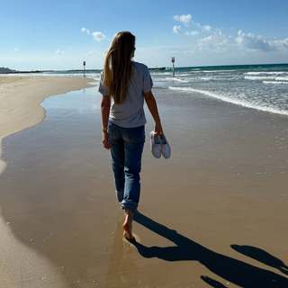 Bar Refaeli feet photo thumbnail