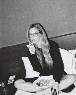 Bar Refaeli feet photo thumbnail