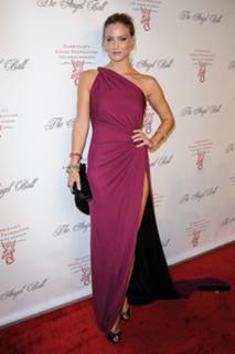 Bar Refaeli feet photo thumbnail