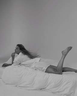 Bar Refaeli feet photo thumbnail