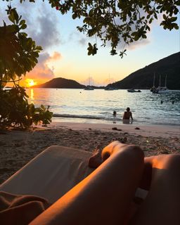 Bar Refaeli feet photo thumbnail