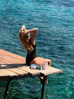 Bar Refaeli feet photo thumbnail