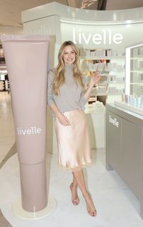Bar Refaeli feet photo 19