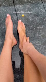 Bar Refaeli feet photo 2
