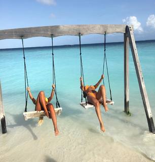 Bar Zomer feet photo thumbnail