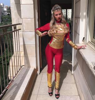 Bar Zomer feet photo thumbnail