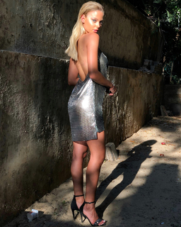 Bar Zomer feet photo thumbnail