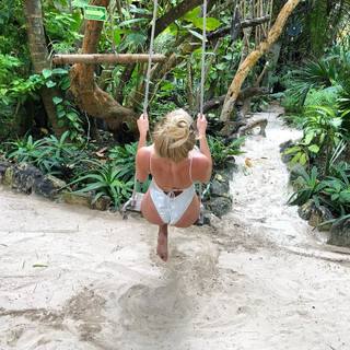 Bar Zomer feet photo thumbnail