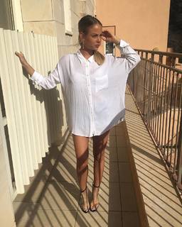 Bar Zomer feet photo thumbnail