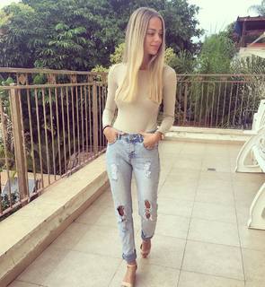 Bar Zomer feet photo thumbnail