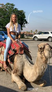 Bar Zomer feet photo thumbnail