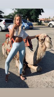 Bar Zomer feet photo thumbnail