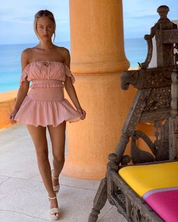 Bar Zomer feet photo thumbnail