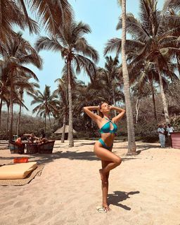 Bar Zomer feet photo thumbnail