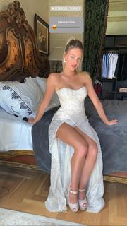 Bar Zomer feet photo thumbnail