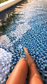 Bar Zomer feet photo thumbnail