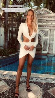 Bar Zomer feet photo thumbnail