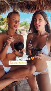 Bar Zomer feet photo thumbnail