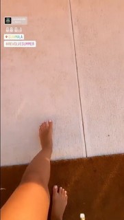 Bar Zomer feet photo thumbnail