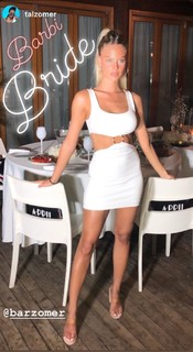 Bar Zomer feet photo thumbnail