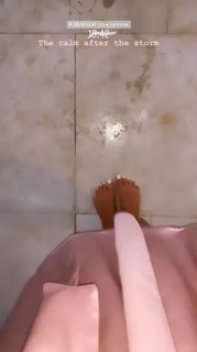 Bar Zomer feet photo thumbnail