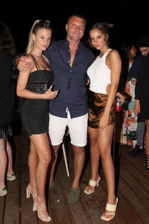 Bar Zomer feet photo thumbnail