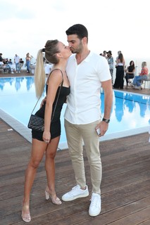 Bar Zomer feet photo thumbnail