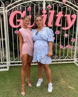 Bar Zomer feet photo thumbnail