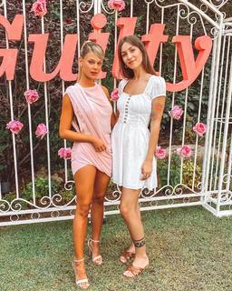 Bar Zomer feet photo thumbnail