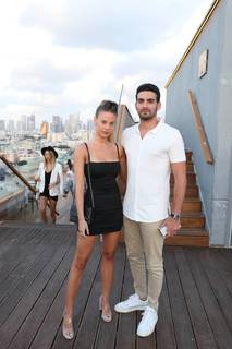 Bar Zomer feet photo thumbnail