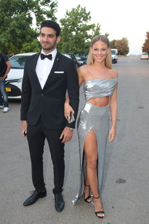 Bar Zomer feet photo thumbnail