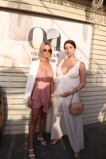 Bar Zomer feet photo thumbnail