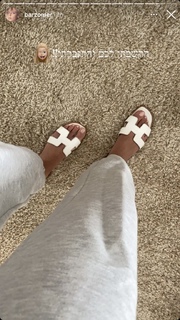 Bar Zomer feet photo thumbnail