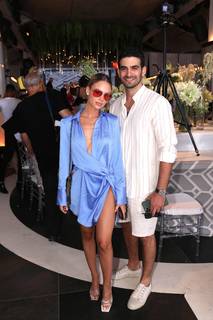 Bar Zomer feet photo thumbnail