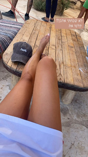 Bar Zomer feet photo thumbnail