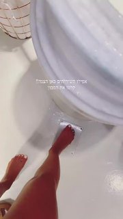 Bar Zomer feet photo thumbnail