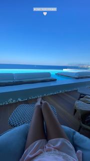 Bar Zomer feet photo thumbnail