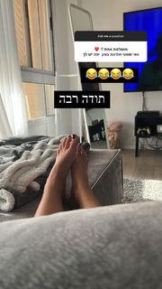 Bar Zomer feet photo thumbnail