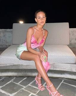 Bar Zomer feet photo thumbnail