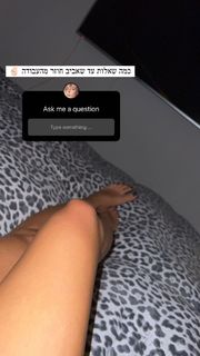 Bar Zomer feet photo thumbnail