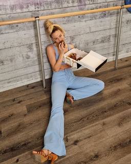 Bar Zomer feet photo thumbnail